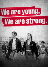 Kliknij by uszyskać więcej informacji | Netflix: Jesteśmy młodzi. Jesteśmy silni. / We Are Young. We Are Strong. | Rostock, Niemcy, rok 1992. Historia brutalnych zamieszek na tle ksenofobicznym widziana oczami trzech zupełnie różnych osób.