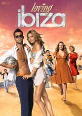 Kliknij by uszyskać więcej informacji | Netflix: Loving Ibiza | Na Ibizie, gdzie kaÅ¼dy pragnie znów byÄ‡ mÅ‚odym, Å‚atwo znaleÅºÄ‡ miÅ‚oÅ›Ä‡, ale teÅ¼... zakochaÄ‡ siÄ™ w samej wyspie.