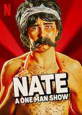 Kliknij by uszyskać więcej informacji | Netflix: Natalie Palamides: Nate - A One Man Show | Twardziel Nate, czyli sceniczne alter ego komiczki Natalie Palamides, pokazuje publicznoÅ›ci swojÄ… wraÅ¼liwÄ… stronÄ™ podczas stand-upu poruszajÄ…cego wiele powaÅ¼nych tematÃ³w.